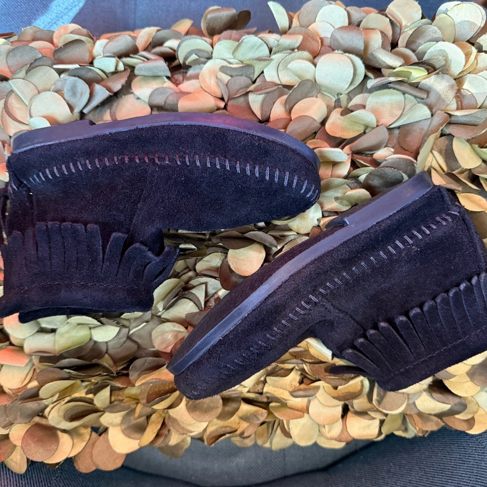Minnetonka Kids Black Fringe Moccasins - Picture 3 of 5